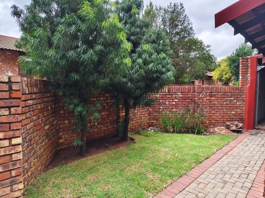 2 Bedroom Property for Sale in Langenhovenpark Free State